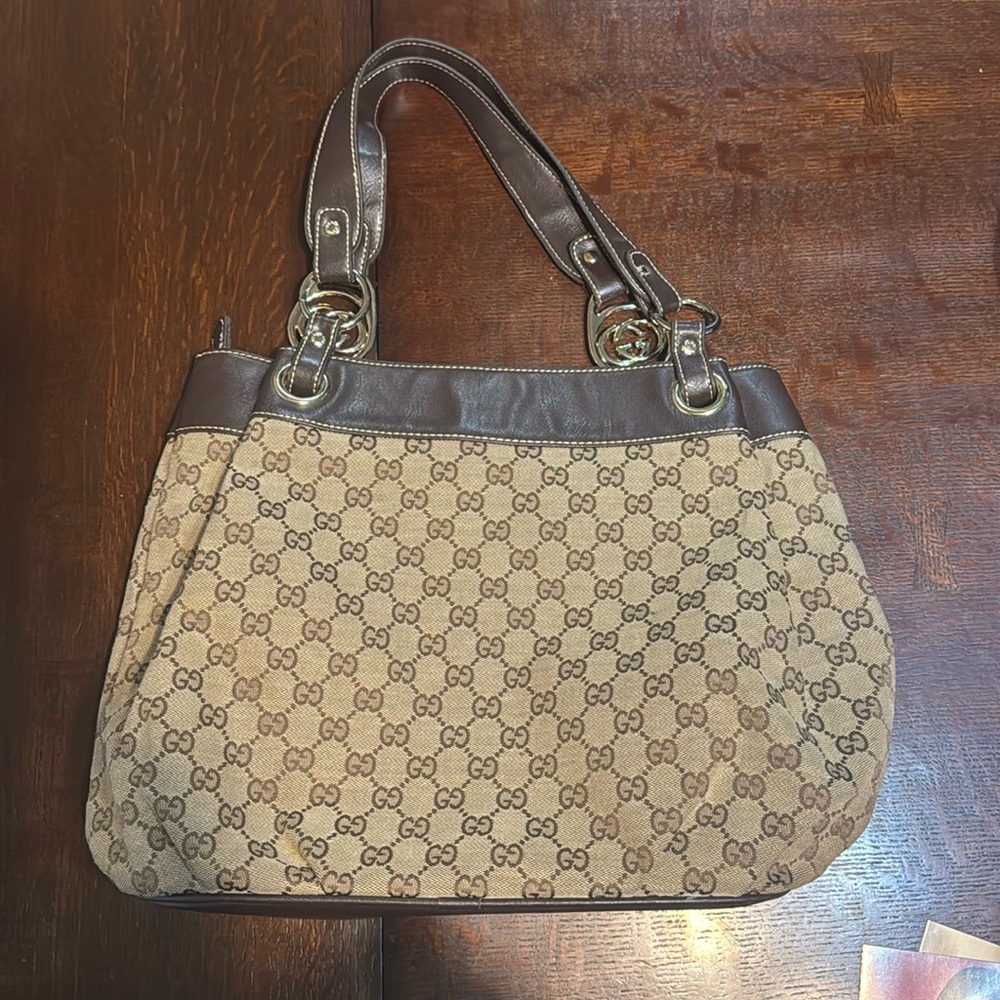 Gucci Purse - closet clean out - Picture 2 of 9